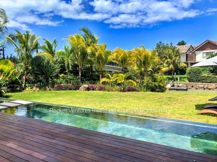 Luxury 5-Bedroom Villa, Black River (La Balise Marina)