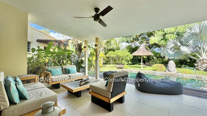 À Vendre - Spacieuse Villa d'Inspiration Balinaise à Rivière Noire
