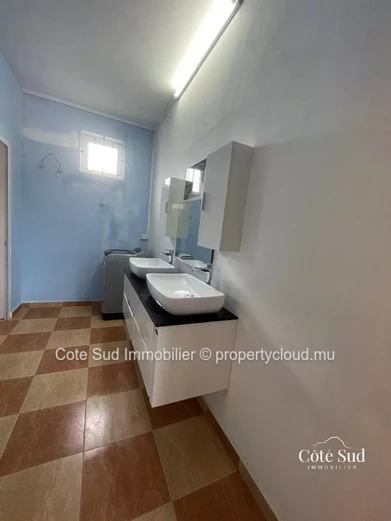 Prestigieux maison de 241 m² avec jardin et terrasse à Mahébourg