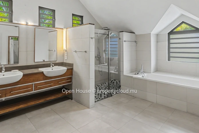 4-bedroom villa with swimming pool for sale in Poste de Flacq