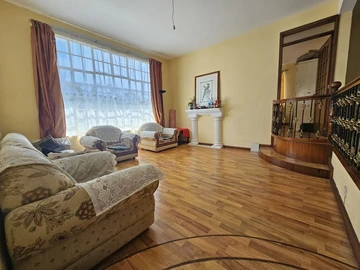 6 Bedroom House
