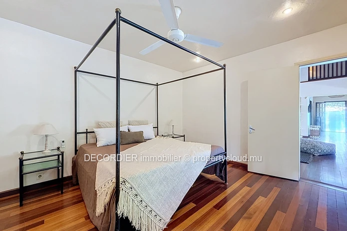 A Spacious House with a Swimming Pool in Saint-Antoine