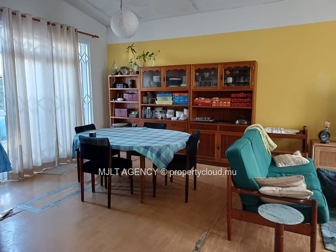 House / Villa - 3 Bedrooms - 161 m² Quatre Bornes, Center