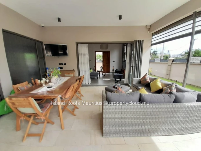 Grande maison de 4 chambres non loin de Mont Choisy Le Golf.