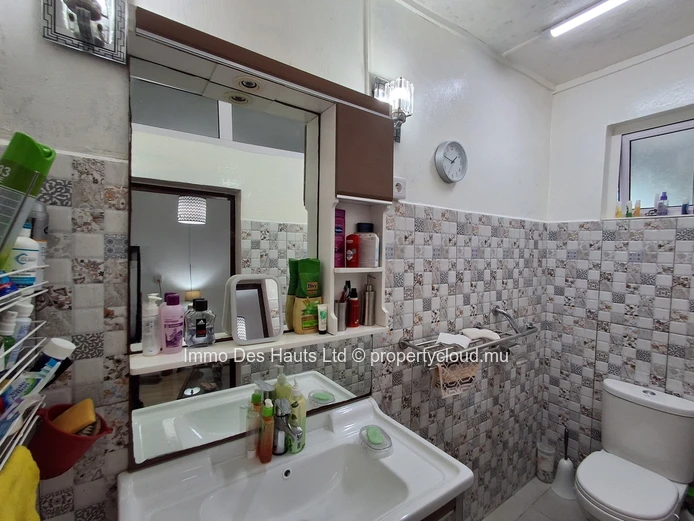 House of 2 Bedrooms fully furnished for sale Forest Side Curepipe 