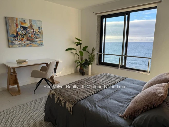 Penthouse meublé en front de mer avec vue sur l'océan à vendre — Flic en Flac