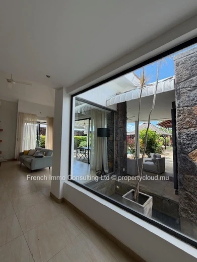 Belle villa de 4 chambres en suites, 300 M2 hab sur 760 M2 de jardin, accessible aux etrangers