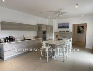 IRS apartment for sale in Rivière Noire, 130m², waterfront, accessible to foreigners, boat ring.