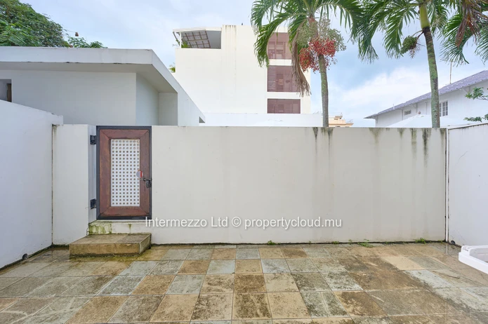 Appartement G+2 à vendre Mon Choisy – Plage à pied – 11,2M Rs