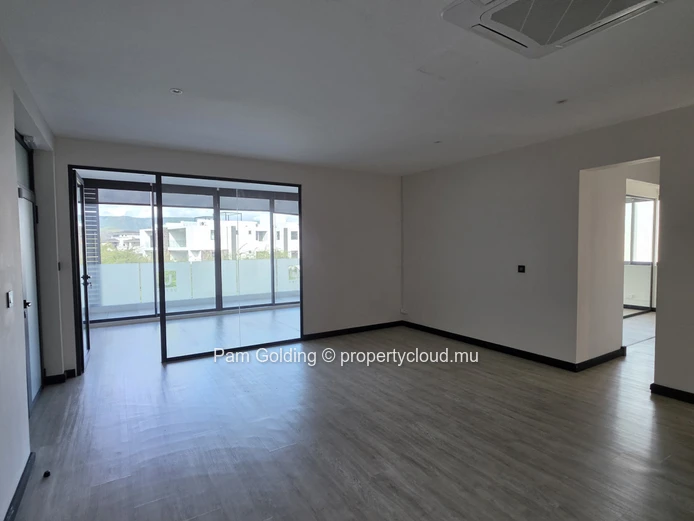 Looking for an executive office to rent in Tamarin? 