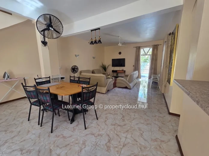 Elegant 300 m² Fully Furnished Villa in Pereybere