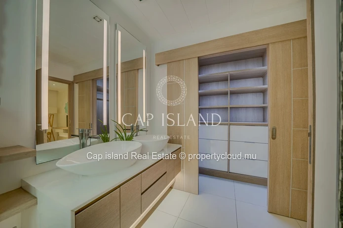 Prestigious 3-bedroom villa at Clos du Littoral