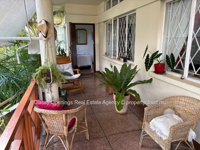 Charming 4-Bed Villa in Curepipe with Veranda & Garden