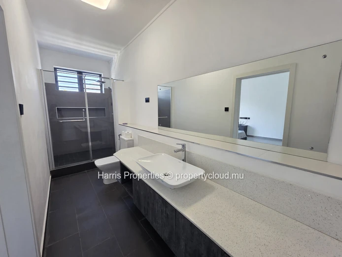 Magnifique villa en duplex meublée à louer au cœur de Grand Baie