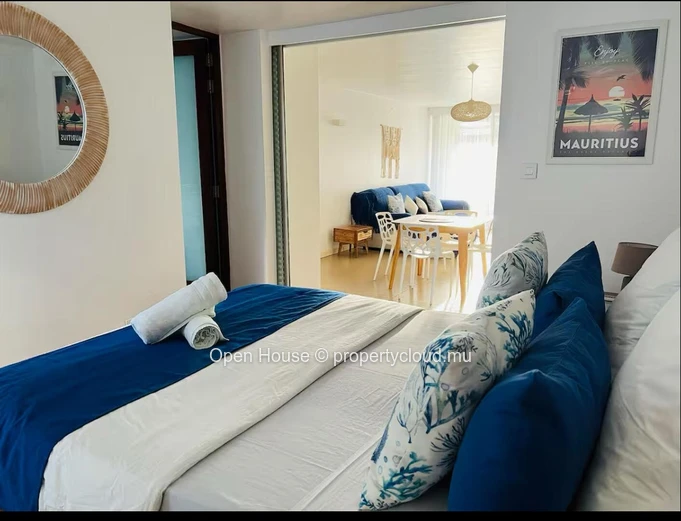 À vendre : Appartement R+2 - meublé, climatisé, cuisine équipée, dressing, terrasse 30m². Piscine commune, jardin, pa...