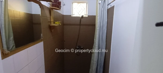 Albion Morc Raffray Close to Bus Stop fullyfurnished studio's house. Garden. Terrace. Parking. Water and electricity ... (Sole Mandate)