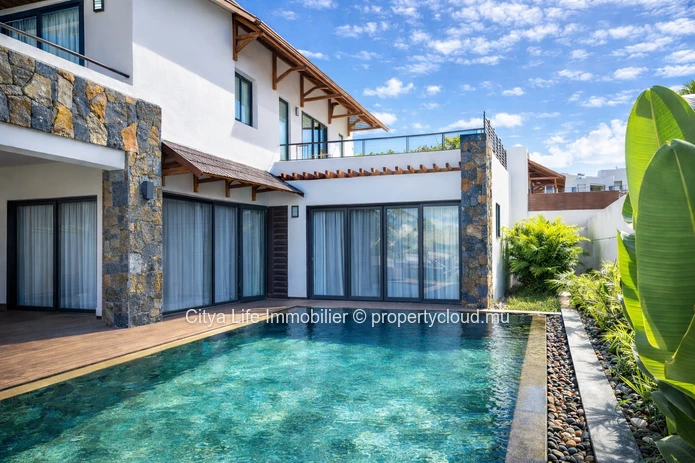 Exceptional 3-Bedroom Garden House with Private Garden at Choisy les Bains