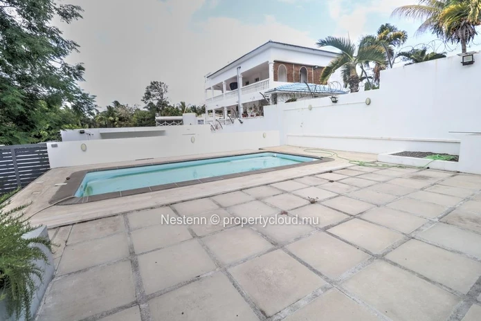 Charming studio with garden and pool