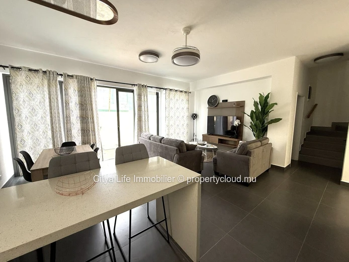 Superbe Duplex Meublé avec Piscine Privée à Louer – Vue Mer