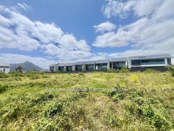 Terrain Résidentiel à Vendre à Helvetia, Moka – 1222m²