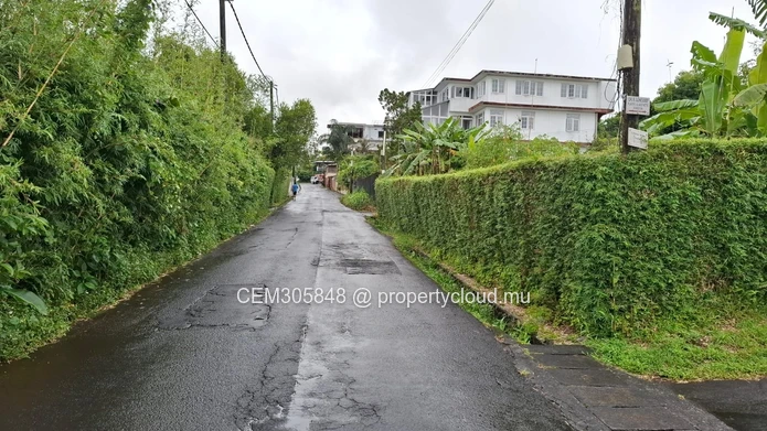 Terrain Résidentiel à Vendre – Chemin Couvent, Curepipe