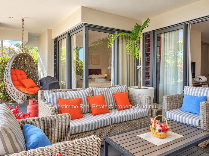 Appartement en rez-de-jardin avec vue mer dans une résidence pieds dans l'eau à louer à Tamarin