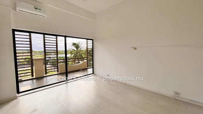 Open-Plan Office in a Strategic Business Location for Rent