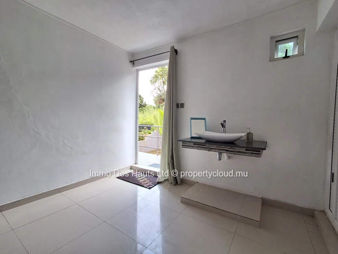 2-bedroom Apartment furnished for rent long term forest side Curepipe 