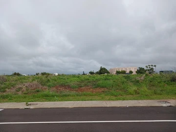 Commercial land for sale in Plaine Magnien, near the Aitport. Surface area of 2,126m². Rs.