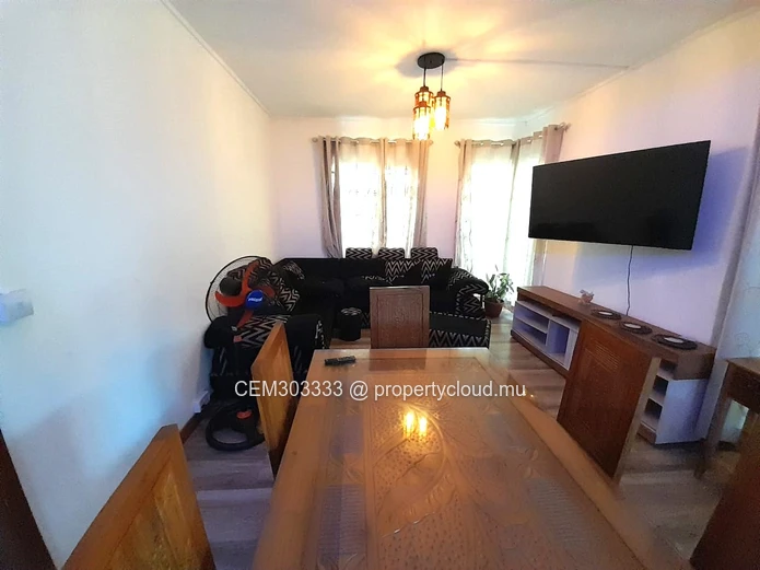 5-bedroom furnished house with large yard for rent – Pereybere
