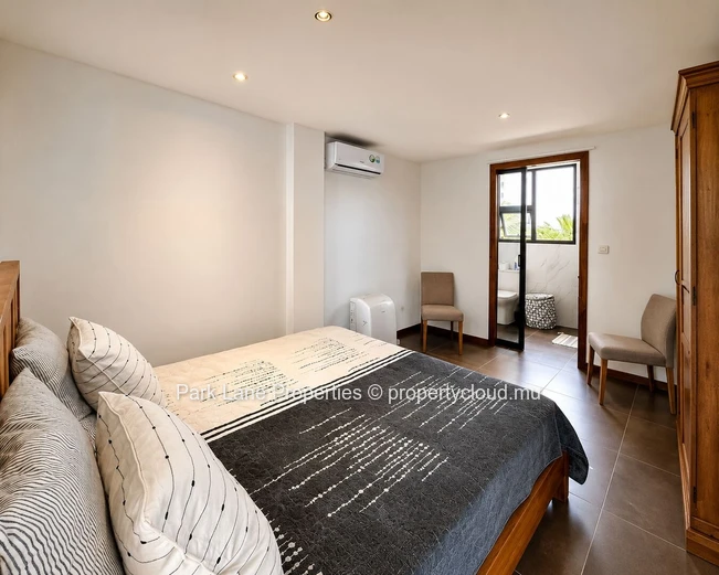 Stylish Three-Bedroom Apartment in the Heart of Bain Boeuf