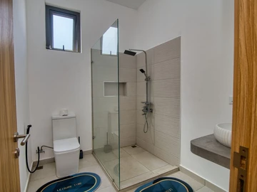 5 Bedroom Villa