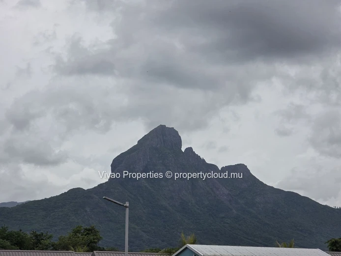 Residential land of 3083m2 for sale in a secure subdivision in Tamarin, with mountain views. Price Rs.