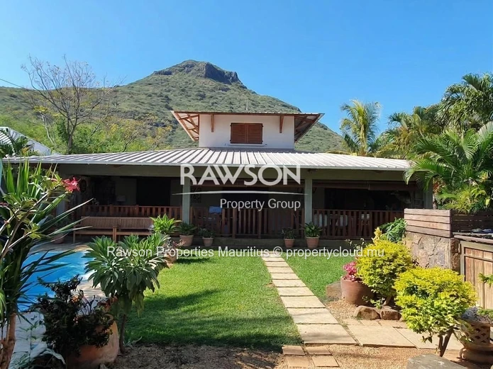 Charming 4-Bedroom Double Storey House for Rent | Private Pool, Kiosk & Large Terrace | Tamarin