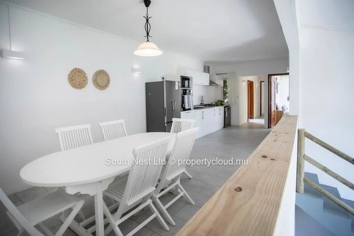 Contemporary 2-Bedroom West Coast Apartment with Panoramic Mountain Views
