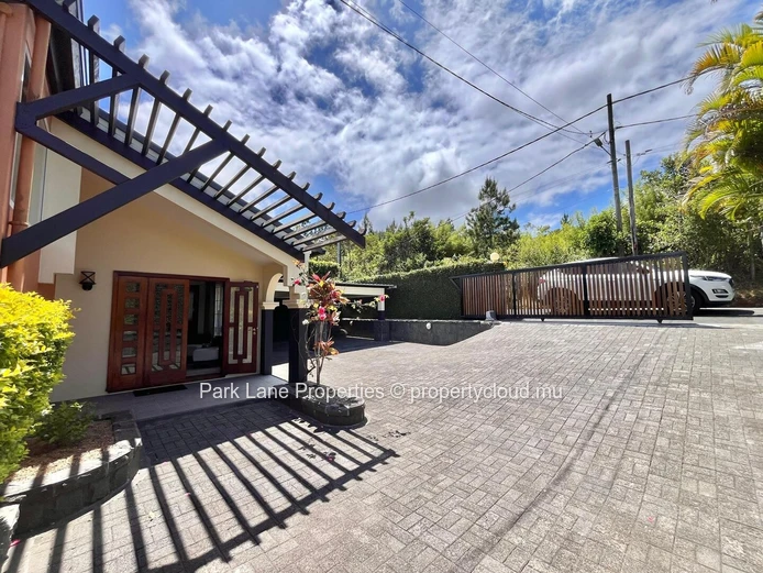 Maison contemporaine à vendre à Floréal – Emplacement d’exception