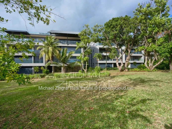 Élégance & Art de Vivre – Appartement 4 Chambres avec Jardin Privatif - Belle Vue