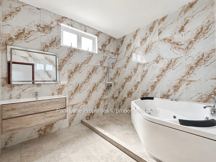 Villa neuve avec piscine à vendre à Pereybere