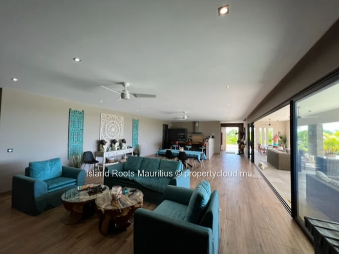Exceptional, modern 3-bedroom villa located in the North
