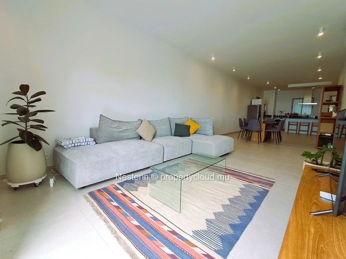 Modern duplex apartment with sea view and beach access
