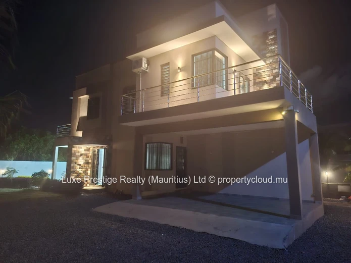 Villa de 4 Chambres avec Piscine Privative à Louer à Grand Gaube, Île Maurice