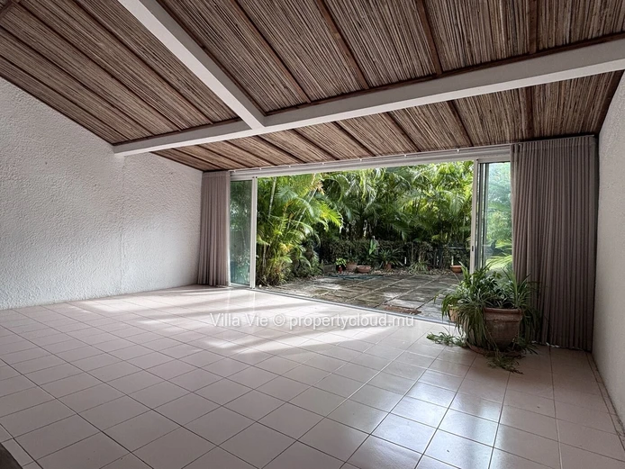  Bain Boeuf - Fully renovated duplex with 3 bedrooms with garden & common swimming pool (Sole Mandate)
