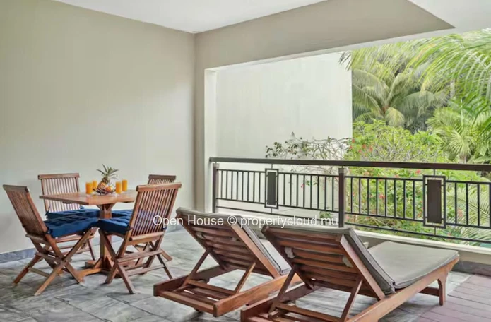 Appartement meublé entièrement équipé 2 chambres avec petite piscine privée à Bain Boeuf.