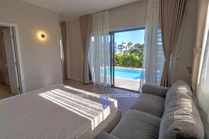 Découvrez cette Magnifique Maison Neuve avec Piscine Privée
