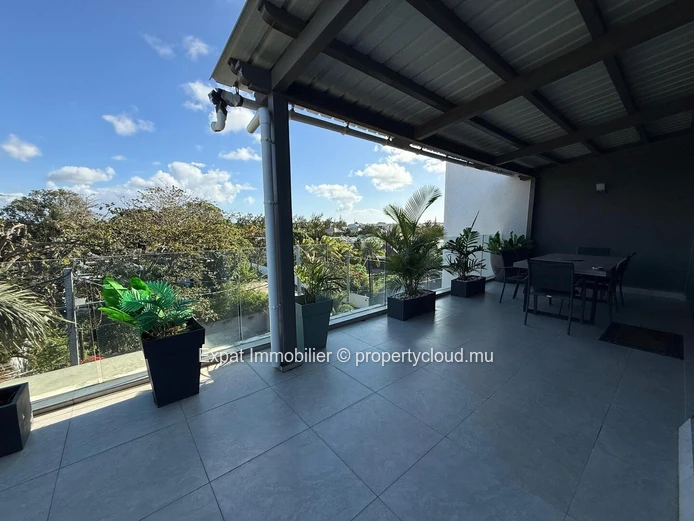 À vendre – Penthouse moderne avec rooftop et piscine privée à Péreybère