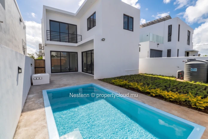 Maison moderne neuve de 3 chambres avec piscine à Fond du Sac, tout près de Grand Baie