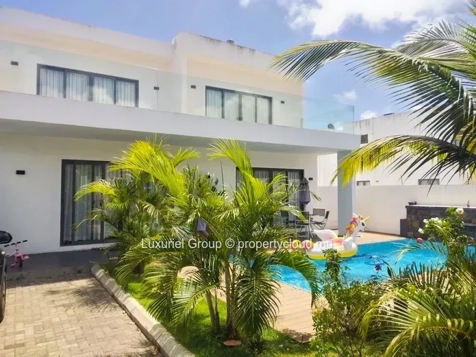 High Standing Villa With Pool And Tropical Garden