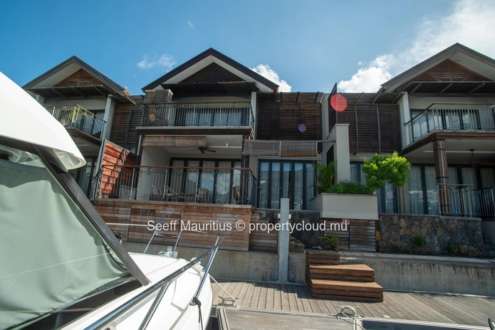 Duplex Living by the Waves