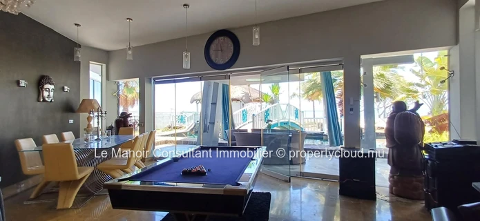 Villa d’Exception Pieds dans l’Eau avec 2 piscines, Accès Direct à la Mer, Business Locatif Actif et Vue Panoramique