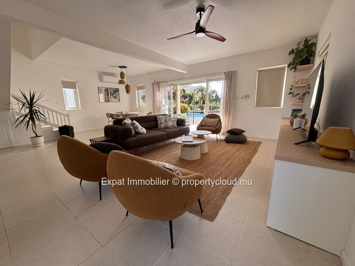 Contemporary 3-Bedroom Duplex Overlooking The Lagoon And Coin De Mire – Calodyne